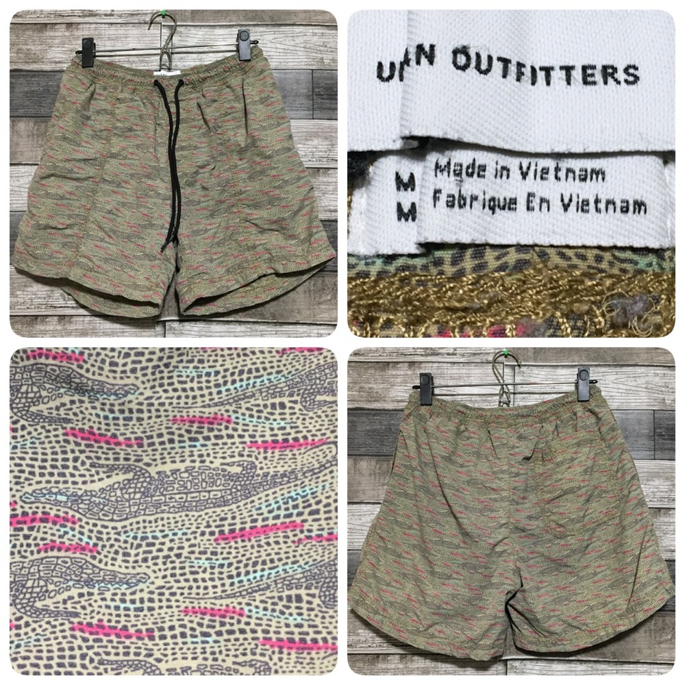Urban Outfitters Alligator Print Shorts Men’s M Tan (Inseam 5.5) Mesh Lined